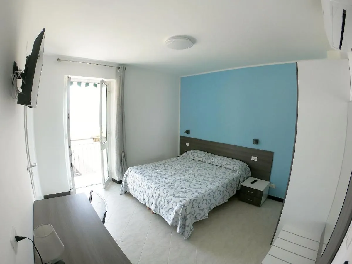 Hotel Aurora ヴァラッツェ 3*,